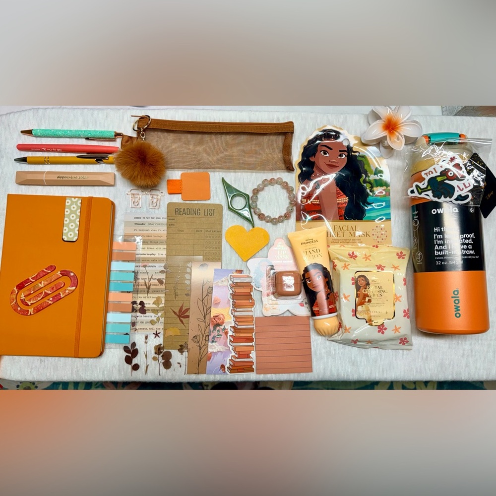 Disney Moana Themed Bookish & Beauty Set with 32oz Moana Owala.